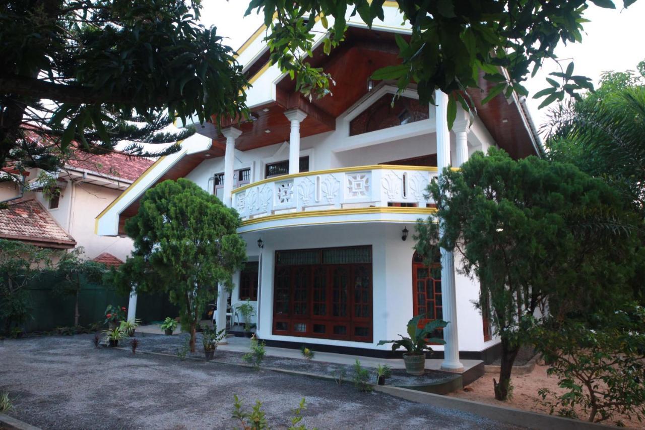 Airport Residence Inn Katunayaka Extérieur photo